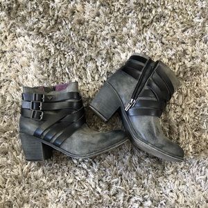 Rustic Black Roxy Booties